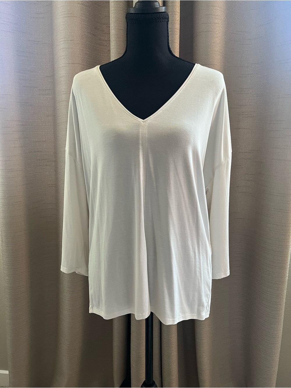 White House Black Market White V-Neck 3/4 Sleeve Tunic Tee Blouse